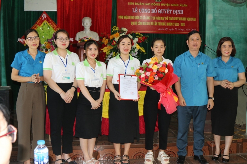 Nghi Xuân: Công bố quyết định công nhận và Đại hội Công đoàn Công ty May thể thao chuyên nghiệp Nghi Xuân